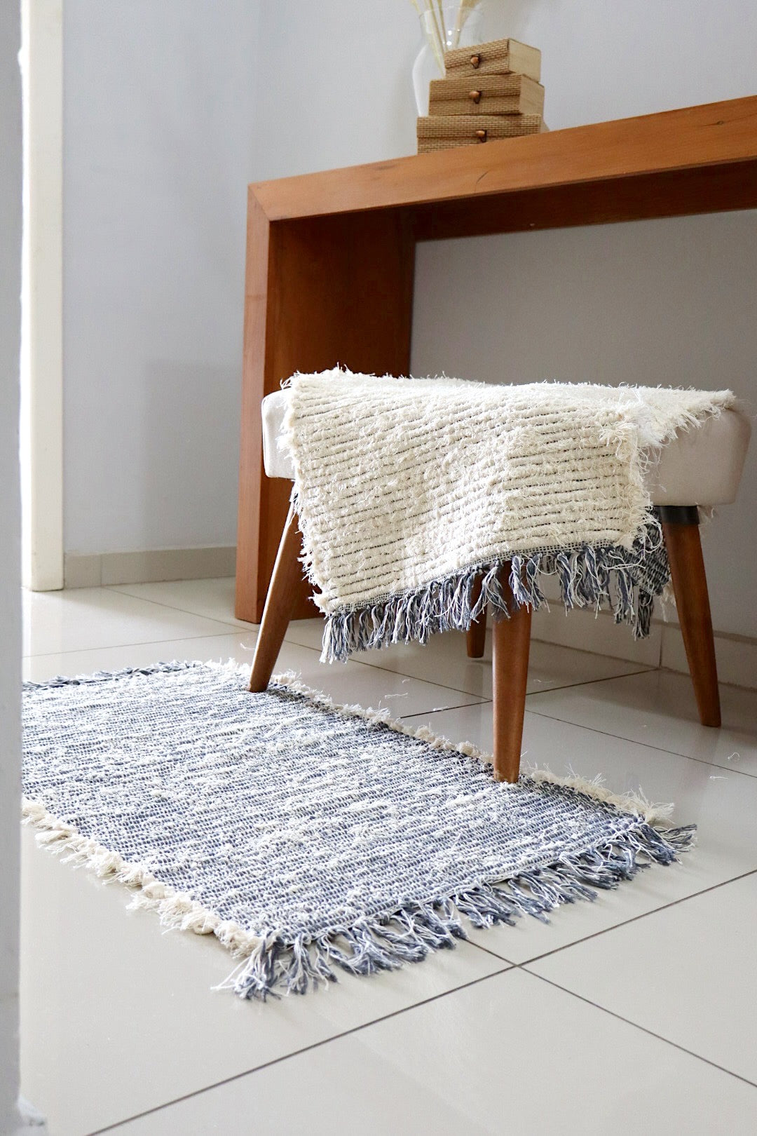 Tapete Algodão Felpudo Dupla Face Grafite Liso 50x80cm