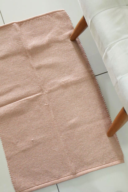 Tapete em Linha Café com Leite Liso 48x78cm