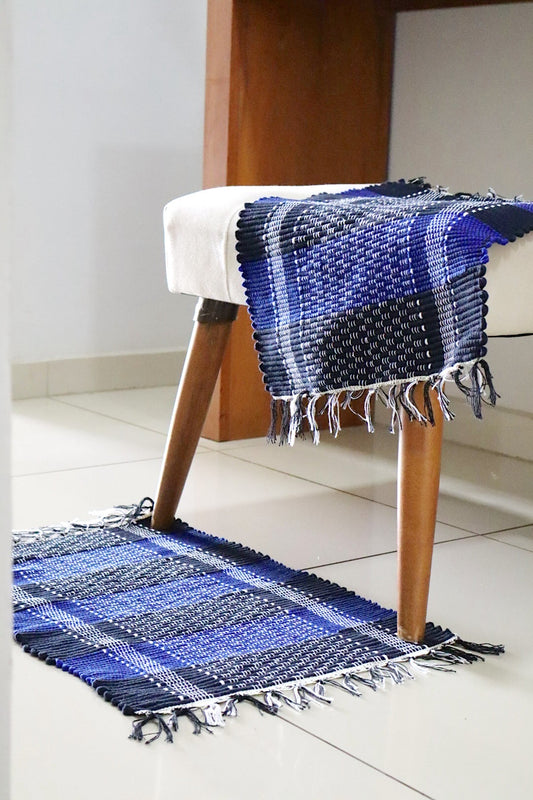 Par de Tapete de Malha Listrado Preto e Azul