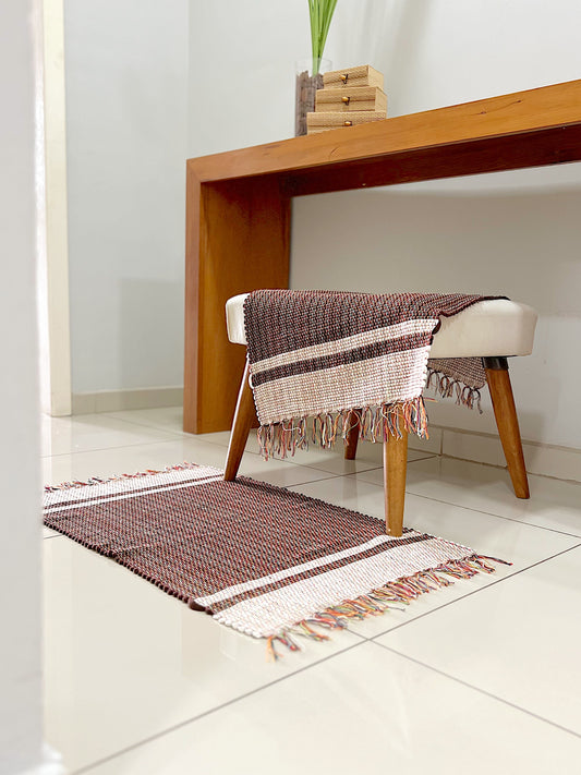 Par de Tapete de Malha Moldura Marrom