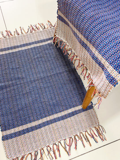 Par de Tapete de Malha Moldura Azul