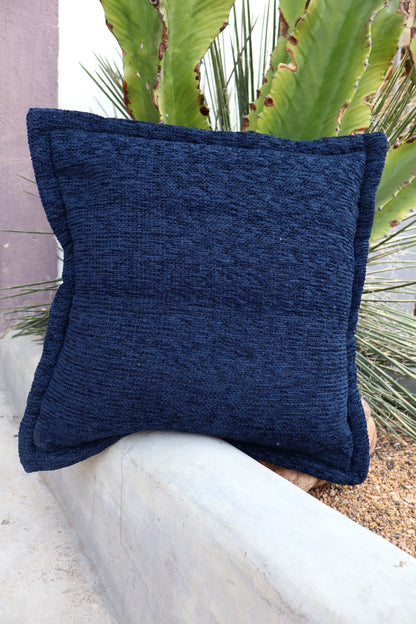 Capa de Almofada em Chenille com Aba Lateral Azul Escuro 45x45