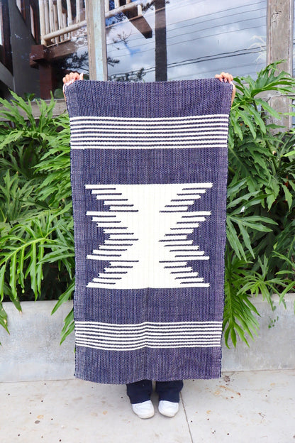 Tapete Médio Malha Azul Marinho com Bico Cru