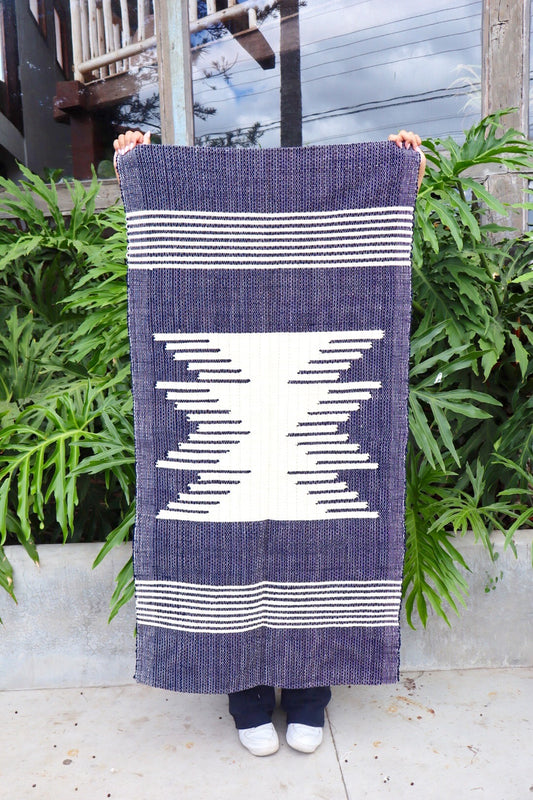 Tapete Médio Malha Azul Marinho com Bico Cru