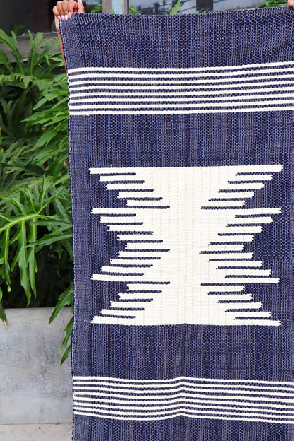 Tapete Médio Malha Azul Marinho com Bico Cru