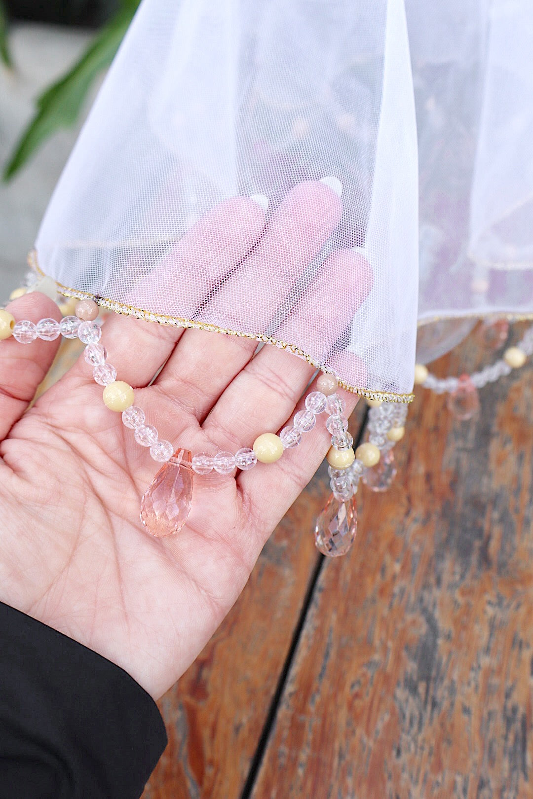 Tule Cobre Jarra Pedras Bolinhas Neutro