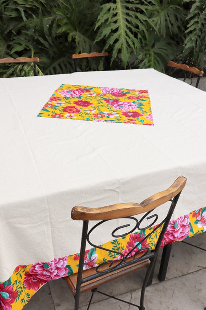 Toalha de Mesa Quadrada Com Barra em Chita Amarela Mesa 8 Lugares 2,40x2,40m
