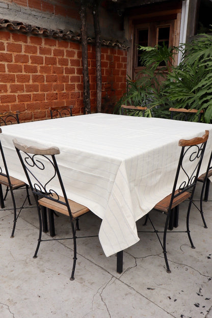 Toalha de Mesa Quadrada Mesa 8 Lugares 2,40x2,40m Listra Fina Cinza