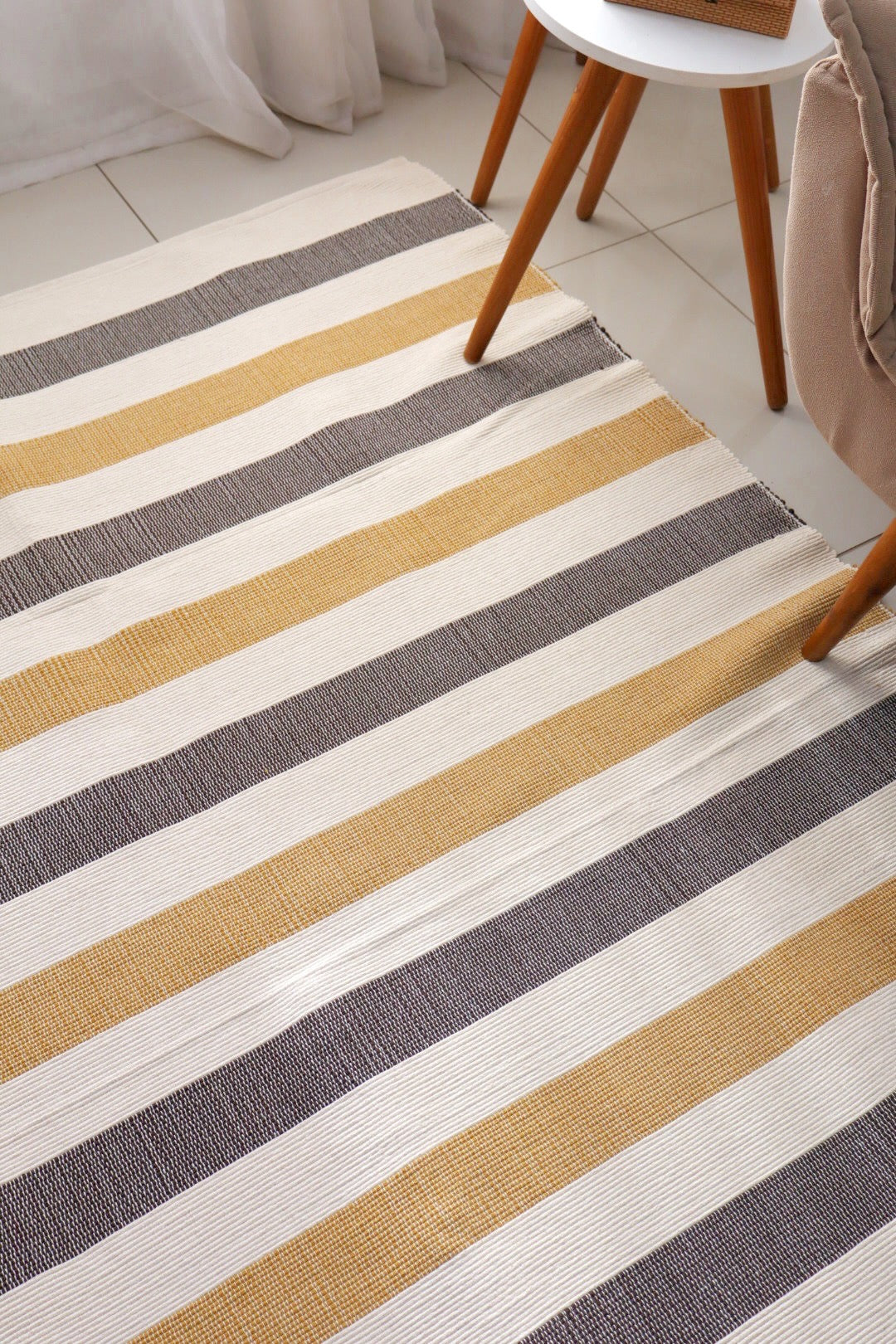 Tapete em Linha Listrado Amarelo, Cru e Marrom 1,50x2,00m