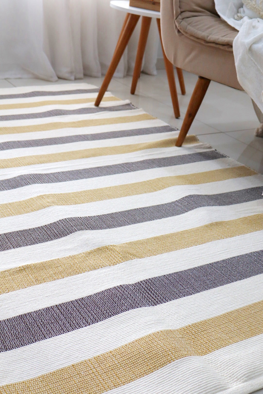 Tapete em Linha Listrado Amarelo, Cru e Marrom 1,50x2,00m