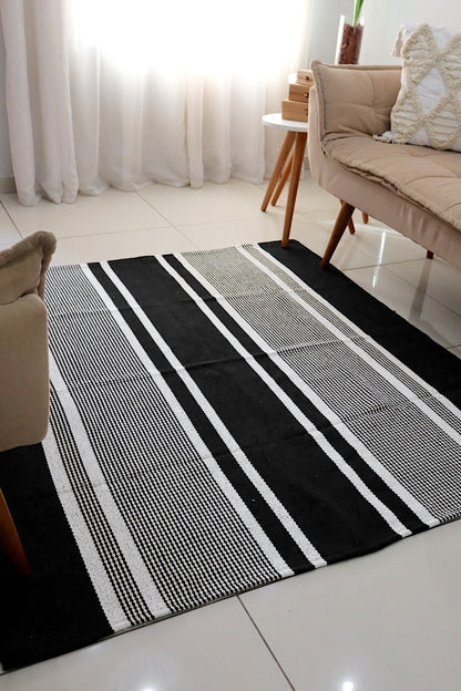 Tapete em Linha Preto Listrado 1,50x1,50m