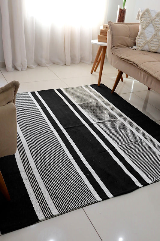 Tapete em Linha Preto Listrado 1,50x1,50m