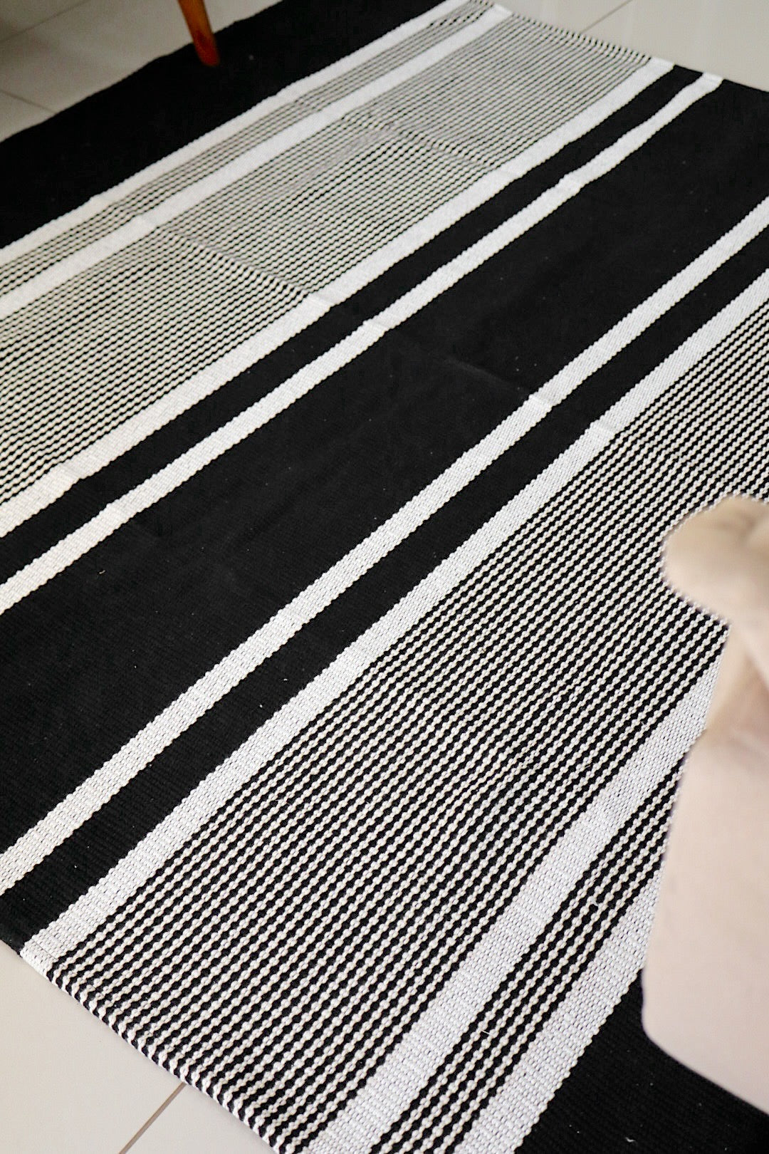 Tapete em Linha Preto Listrado 1,50x1,50m