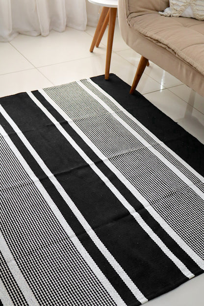 Tapete em Linha Preto Listrado 1,50x1,50m