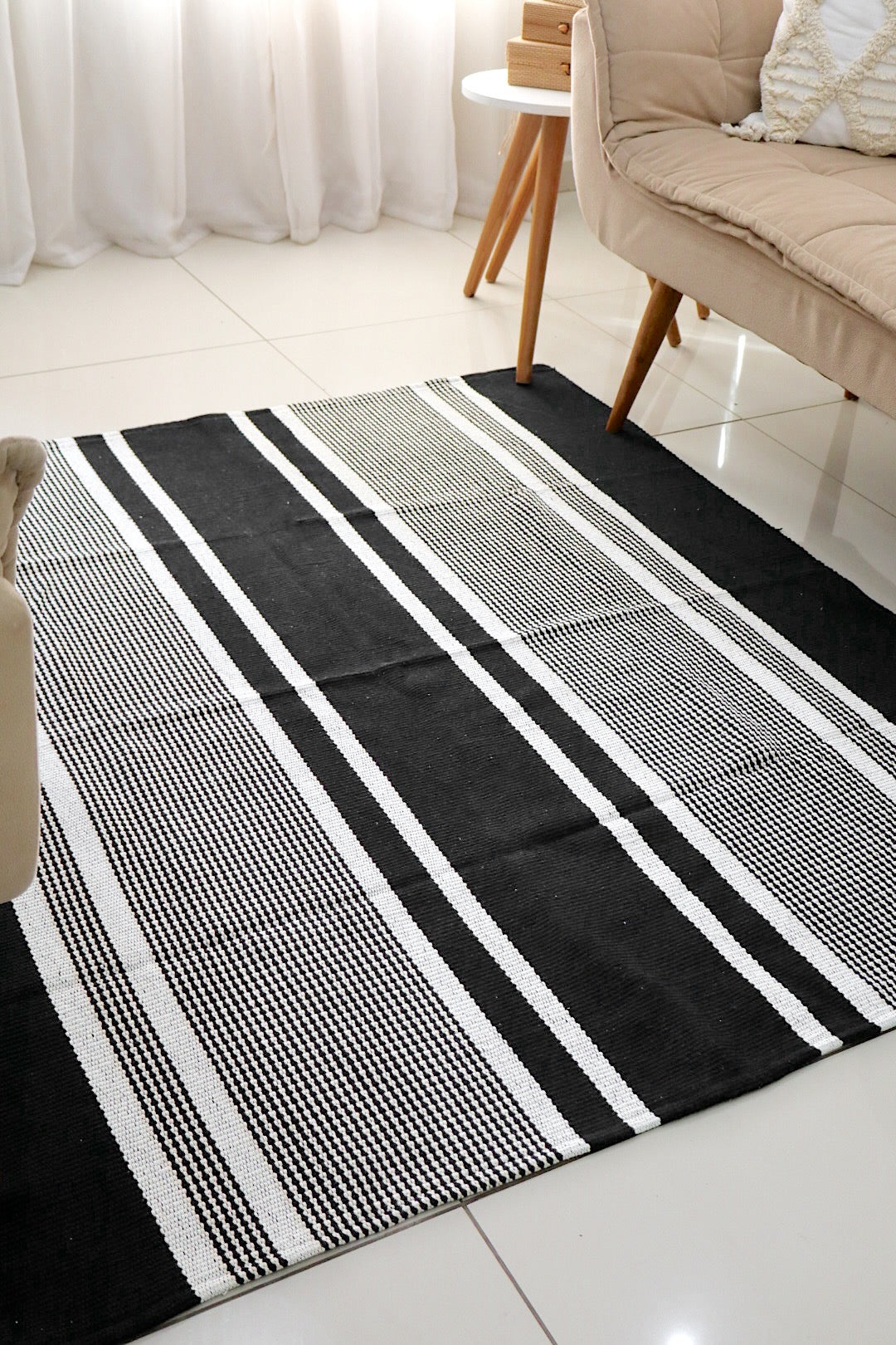 Tapete em Linha Preto Listrado 1,50x1,50m