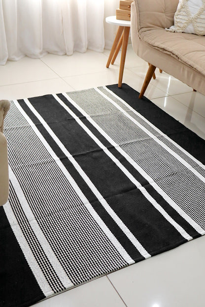 Tapete em Linha Preto Listrado 1,50x1,50m
