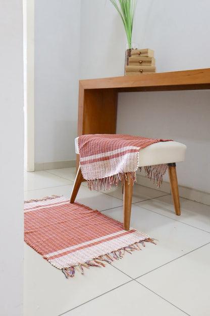 Par de Tapete de Malha Moldura Terracota