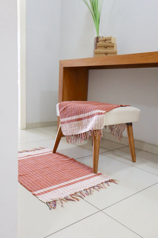 Par de Tapete de Malha Moldura Terracota