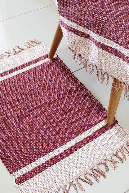 Par de Tapete de Malha Moldura Vinho