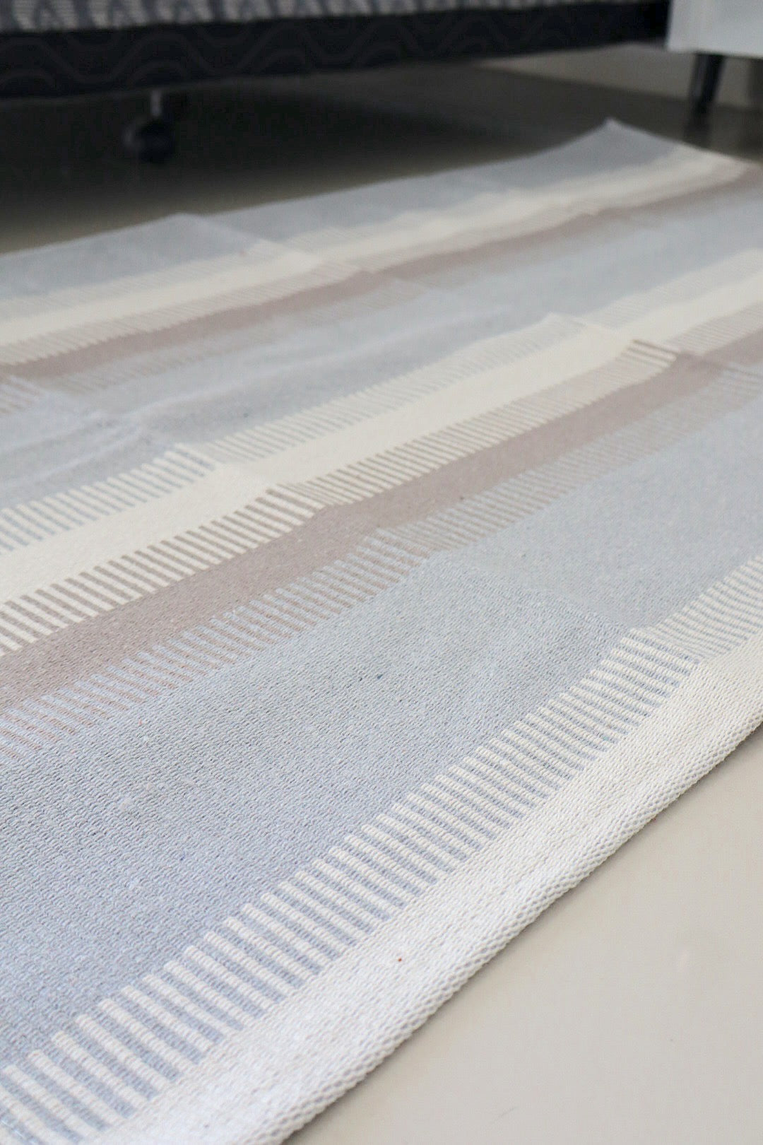 Tapete Médio Algodão Listrado Cinza