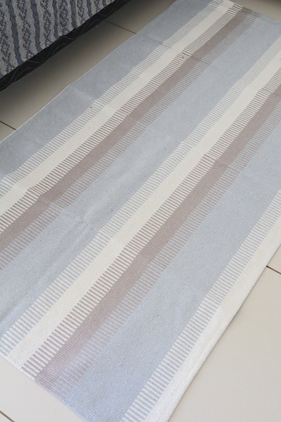 Tapete Médio Algodão Listrado Cinza