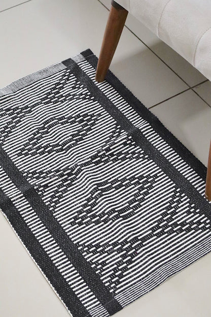 Tapete 46X67cm Egito Preto