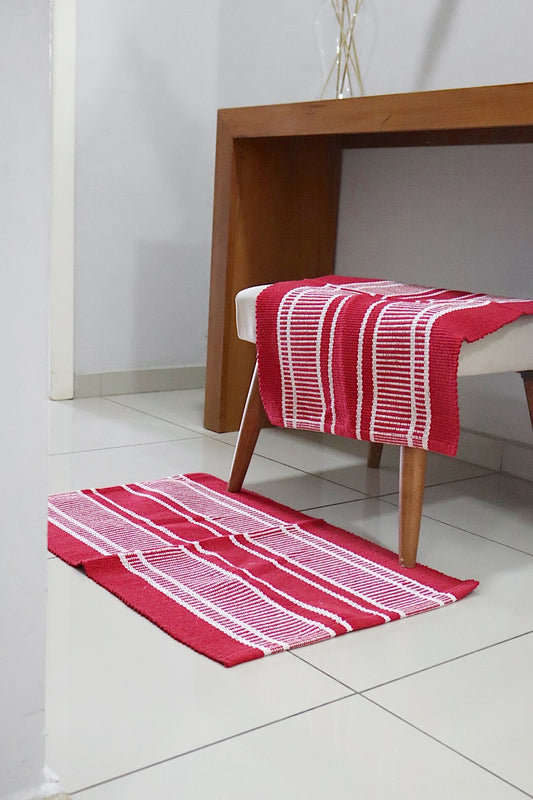 Tapete em Linha Listrado Vermelho 48x78cm