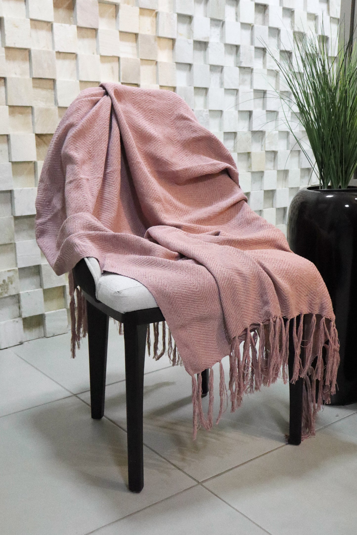 Manta para Sofá / Peseira Escama Boho Rosê 1,20mx1,80m