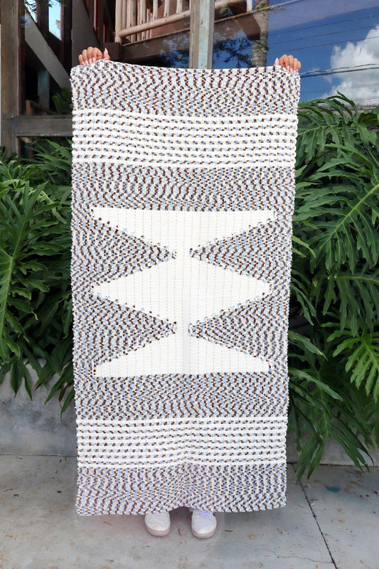 Tapete Médio Malha Mesclado com Bico Cru Sem Franja