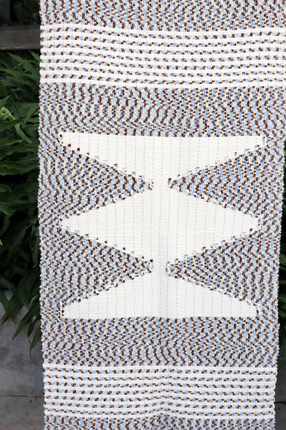 Tapete Médio Malha Mesclado com Bico Cru Sem Franja