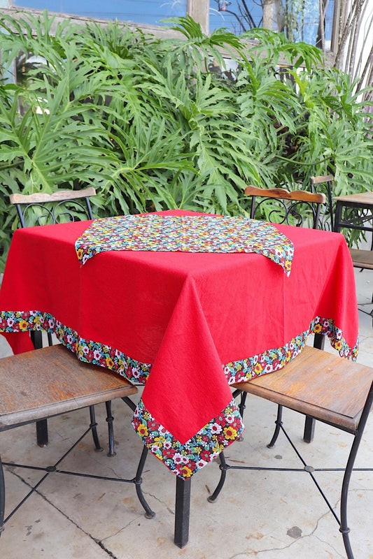 Toalha de Mesa com Barra de Chita Vermelha Florzinhas com Composê 1,5mx1,5m