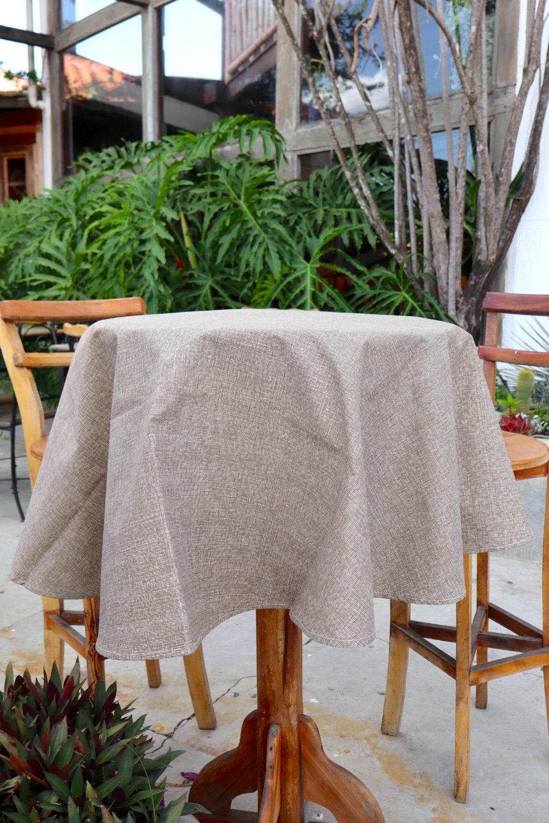Toalha de Mesa Impermeável Redonda Mesclada Marrom