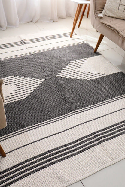 Tapete Linha Bico "X" Cru e Preto 1,50x2,00m