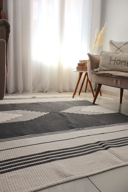 Tapete Linha Bico "X" Cru e Preto 1,50x2,00m