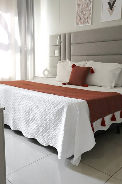 Capa de Almofada Boho com Pompom Terracota 45x45