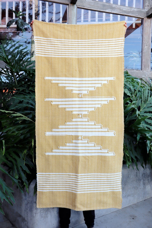 Tapete Médio Malha Amarelo com Bico Cru Sem Franja