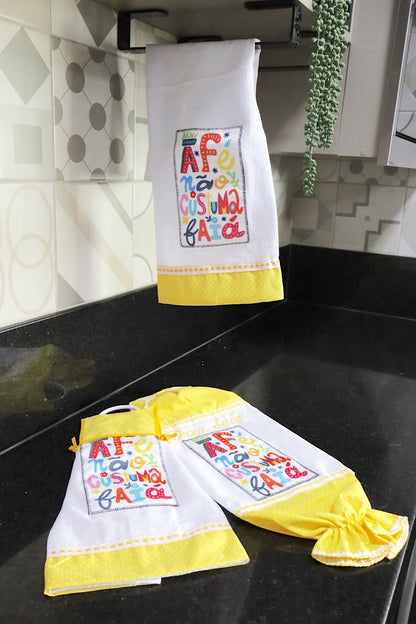 Kit Cozinha 3 Peças - Bate Mão, Pano De Prato E Puxa Saco A Fé Não Custuma Faiá Amarelo