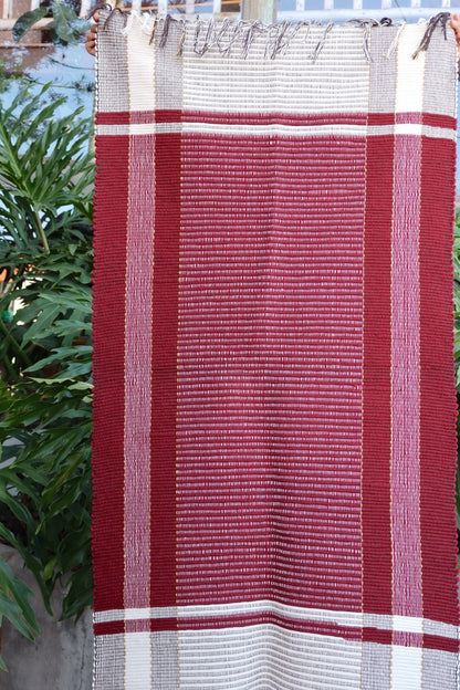 Tapete Médio em Malha Moldura Vermelho Escuro