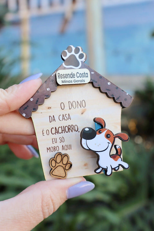 Ímã de Geladeira com Pregador "O dono da casa é o cachorro"