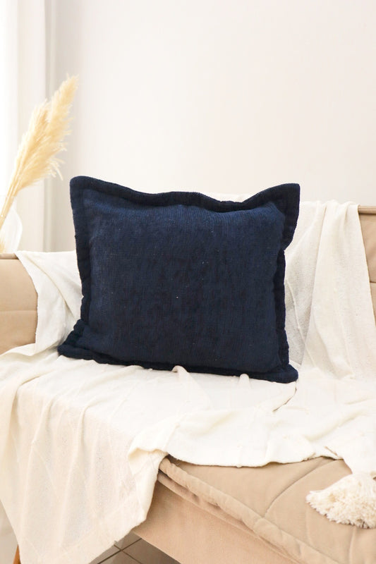 Capa de Almofada em Chenille com Aba Lateral Azul Escuro 45x45