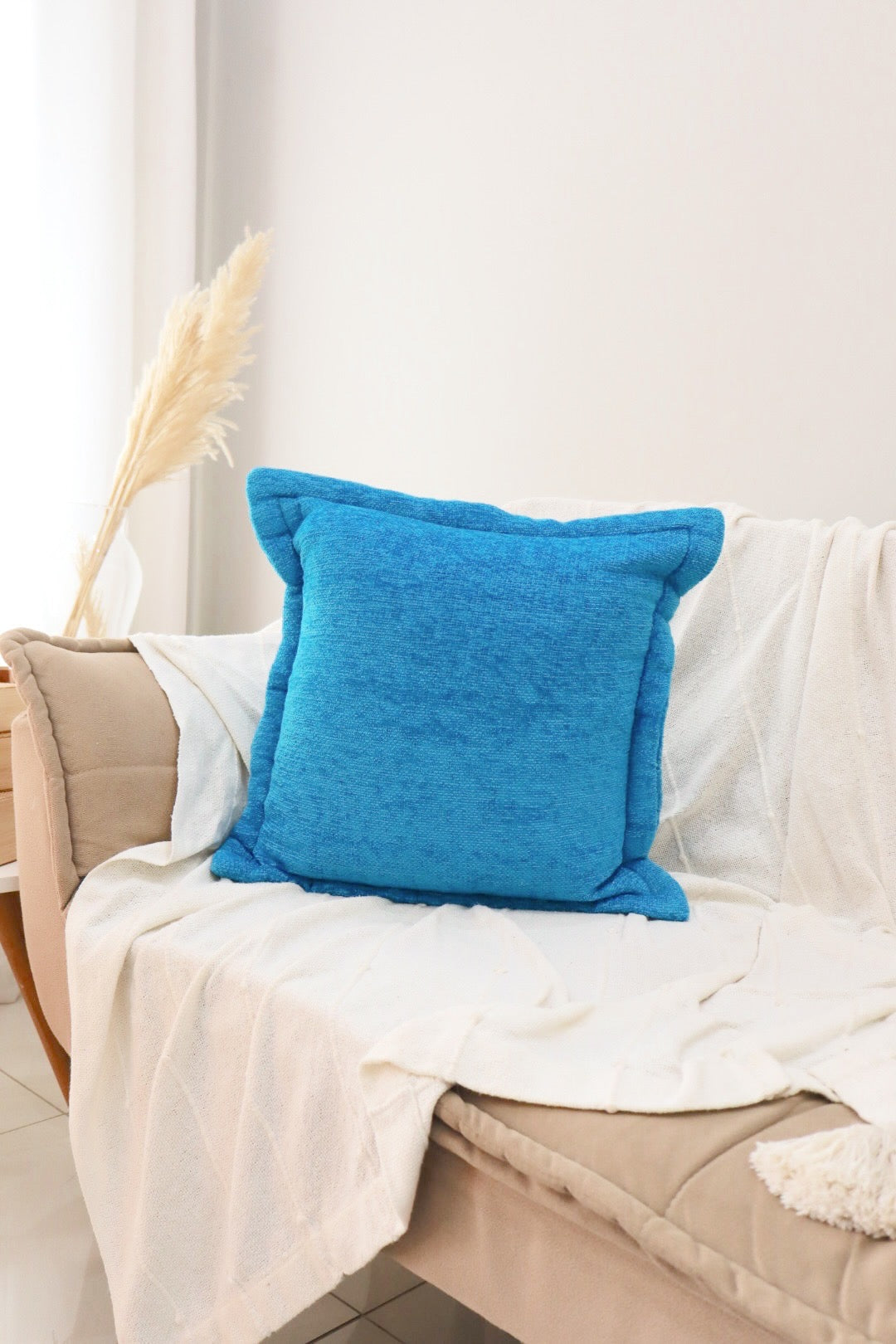 Capa de Almofada em Chenille com Aba Lateral Azul Claro 45x45