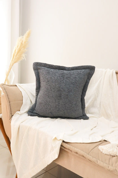 Capa de Almofada em Chenille com Aba Lateral Grafite 45x45
