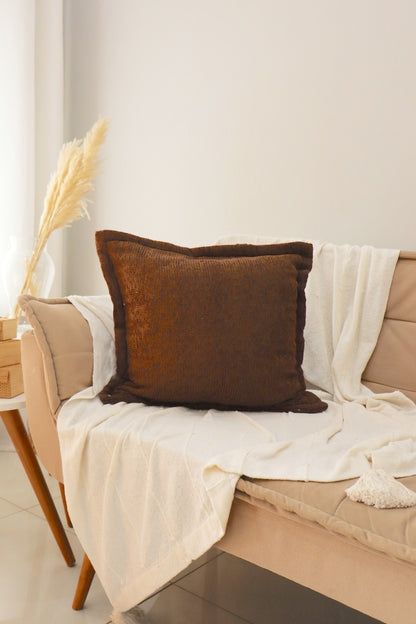 Capa de Almofada em Chenille com Aba Lateral Marrom 45x45