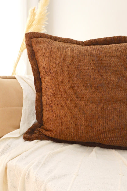 Capa de Almofada em Chenille com Aba Lateral Marrom 45x45
