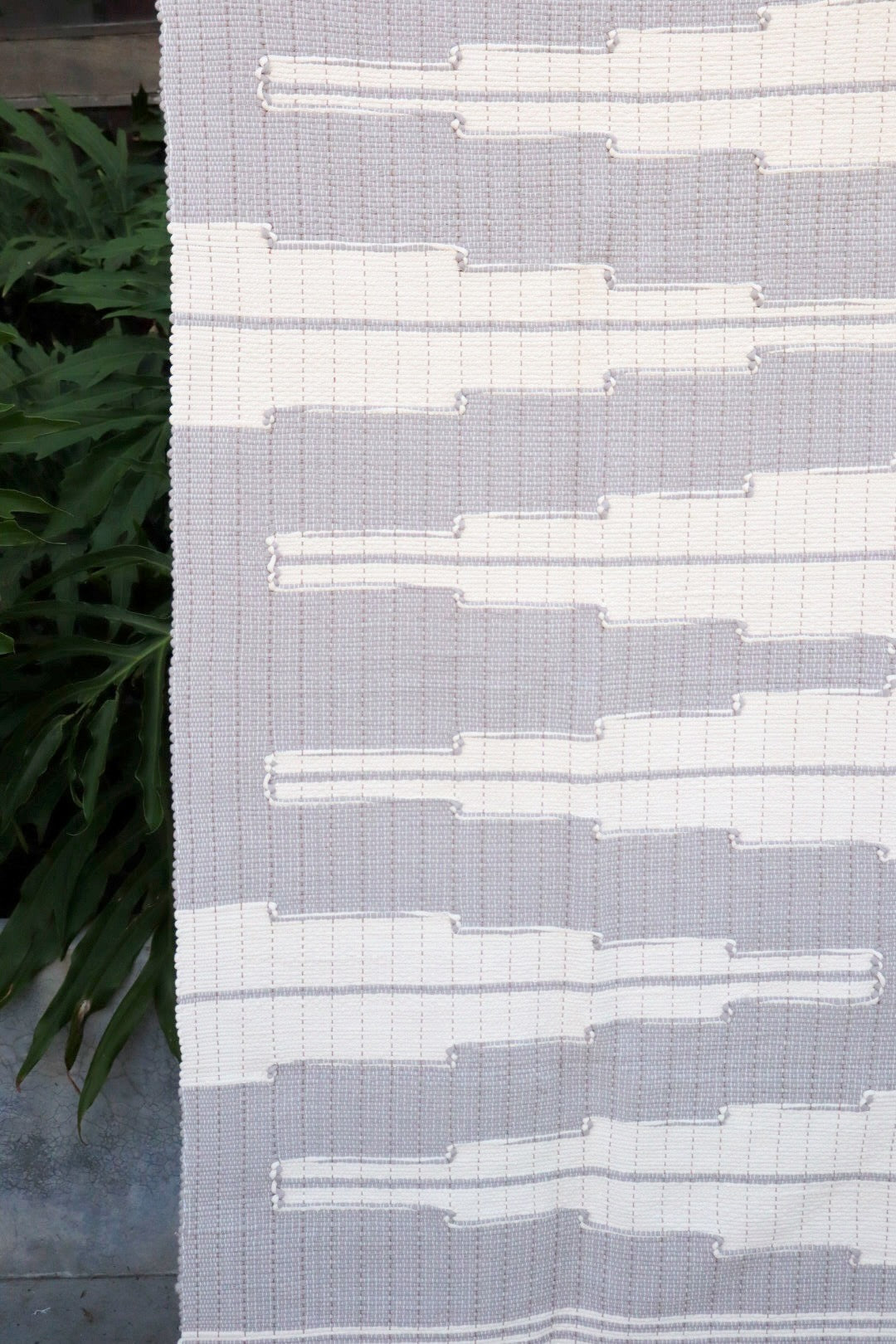 Tapete Médio Malha Cinza Prata com Bico Especial Sem Franja