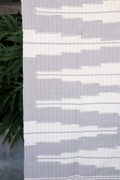 Tapete Médio Malha Cinza Prata com Bico Especial Sem Franja