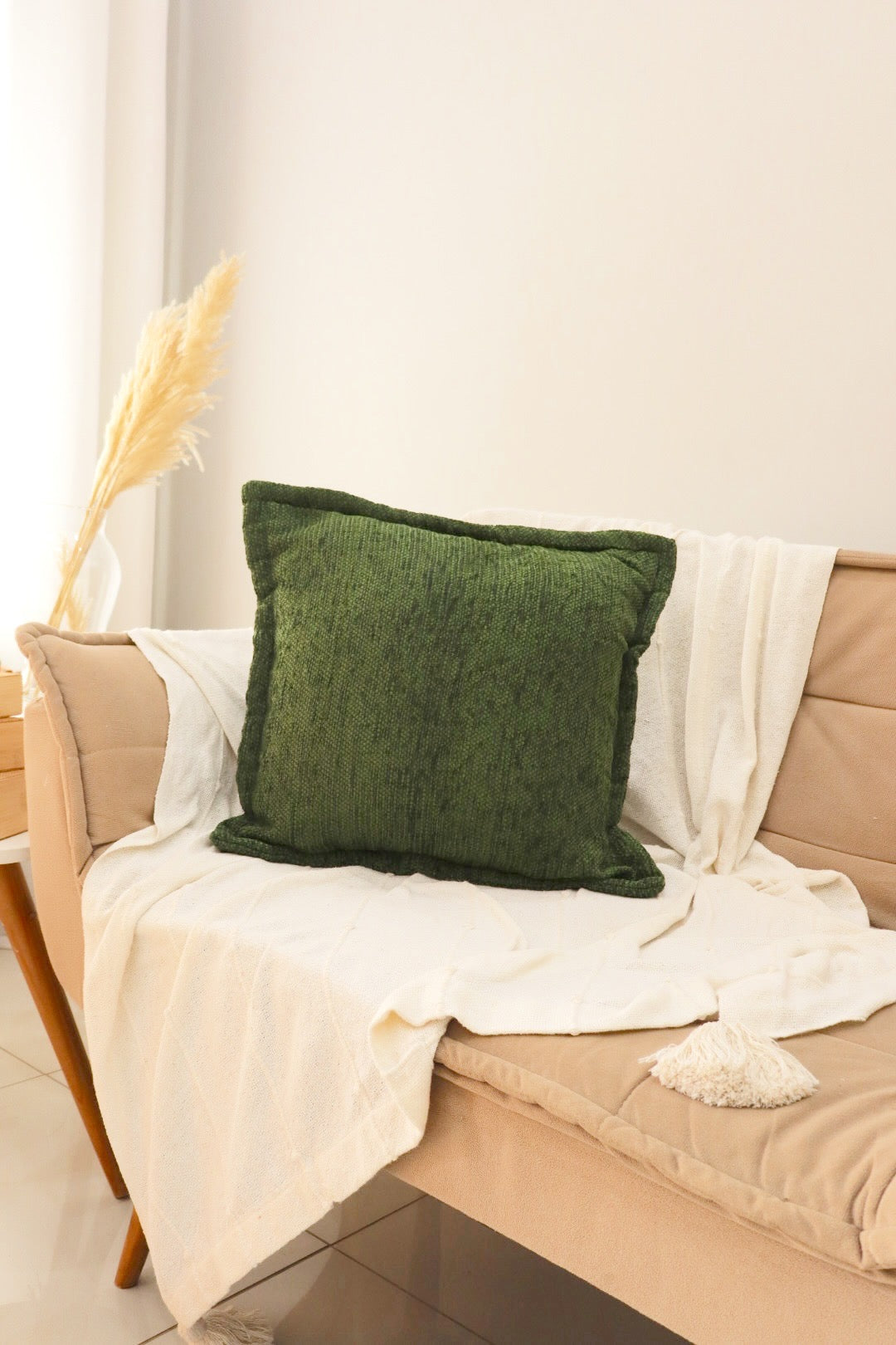 Capa de Almofada em Chenille com Aba Lateral Verde Musgo 45x45