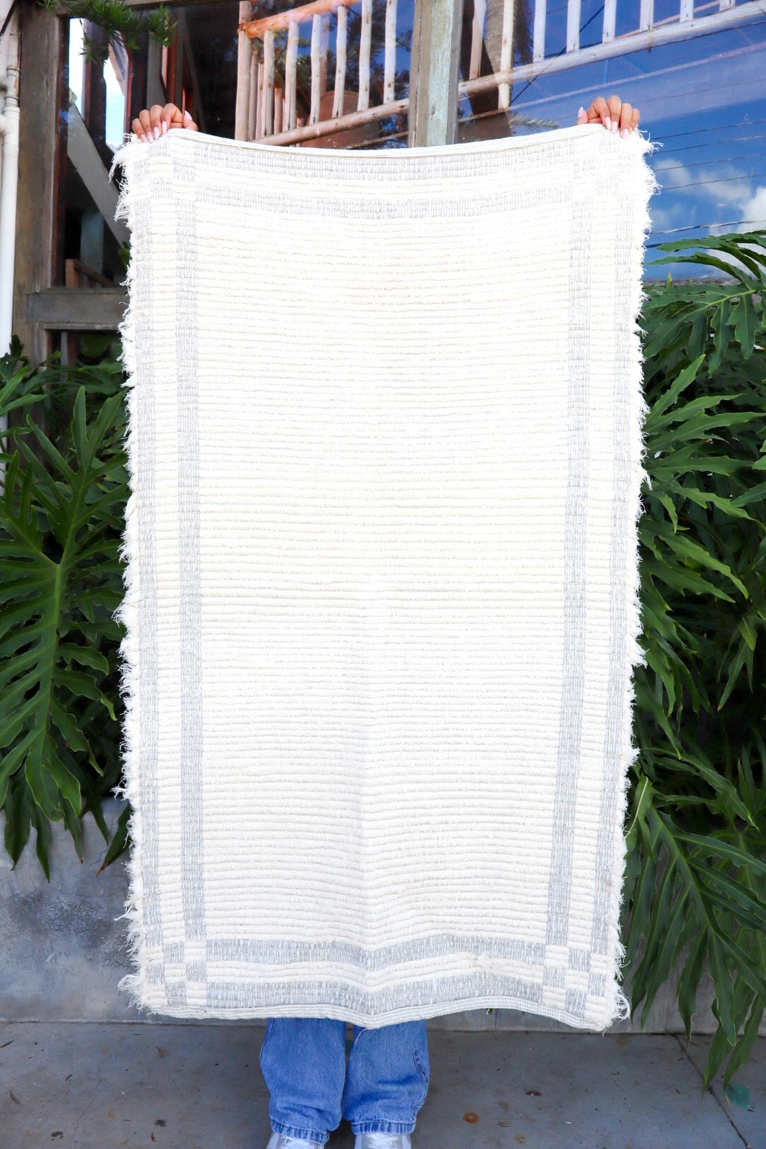 Tapete Médio Dupla Face Felpudo Cinza Sem Franja 0,80x1,40m