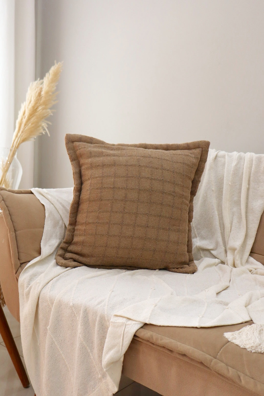 Capa de Almofada Decorativa em Algodão Lisa Café com Leite 45x45