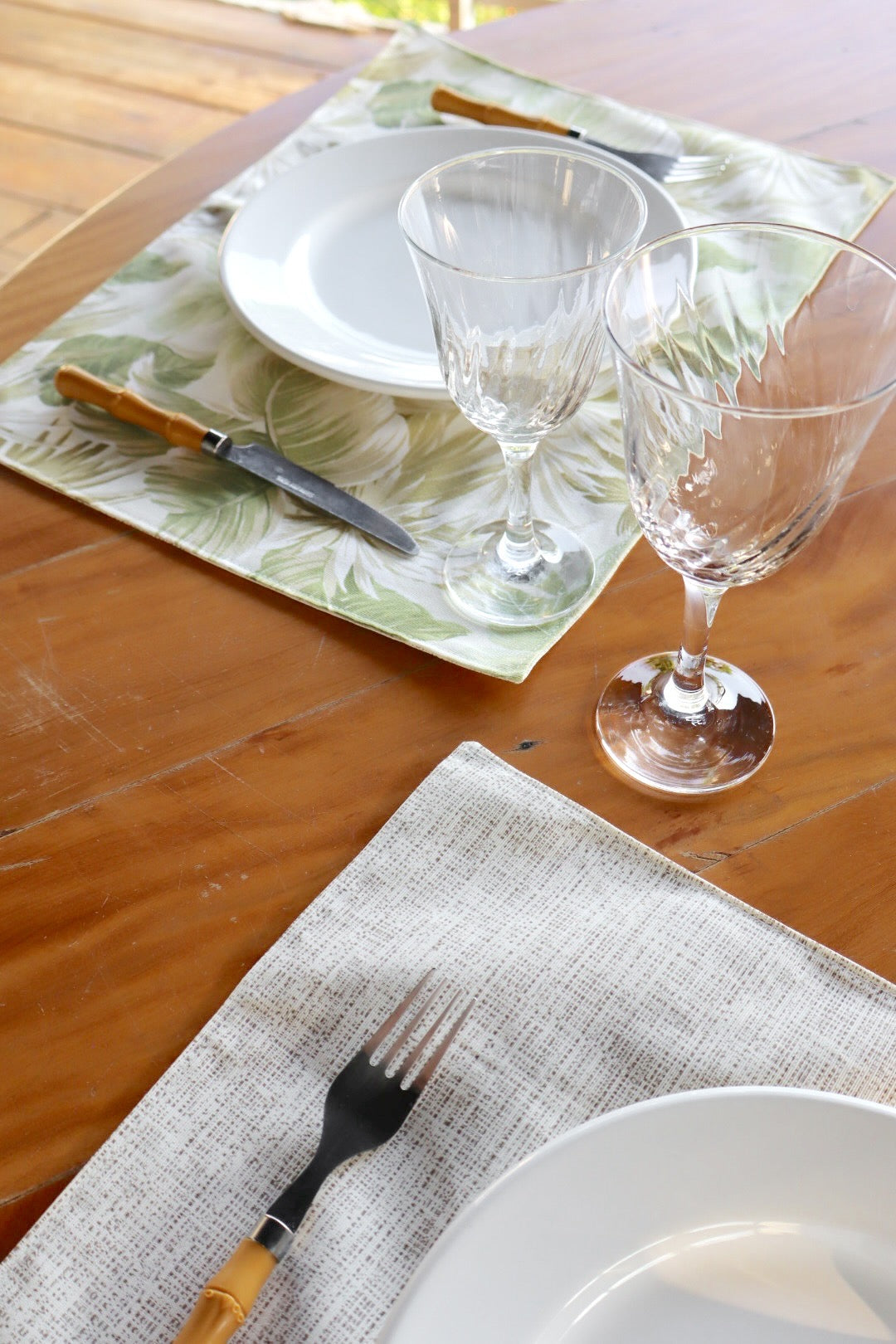 Lugar Americano Dupla Face Impermeável Folhas Verde/ Mesclado Cru